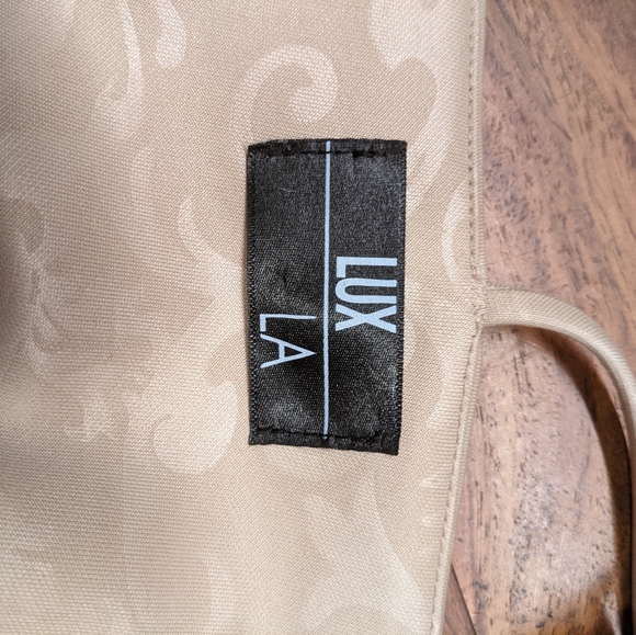 Gold and beige ornate crop top - Picture 5 of 6